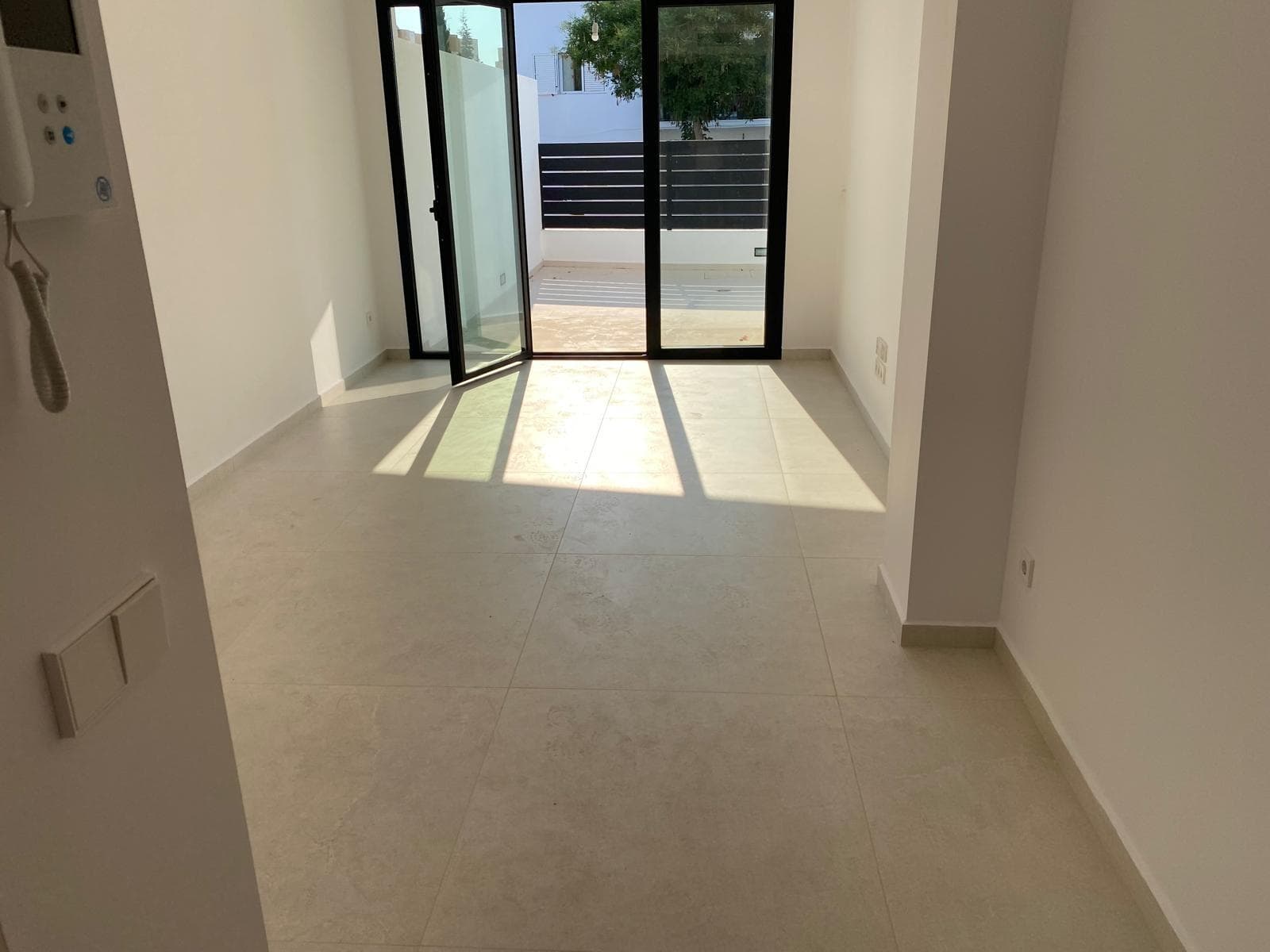 Exclusiva planta baja de obra nueva con jardín privado y parking en Can Escandell