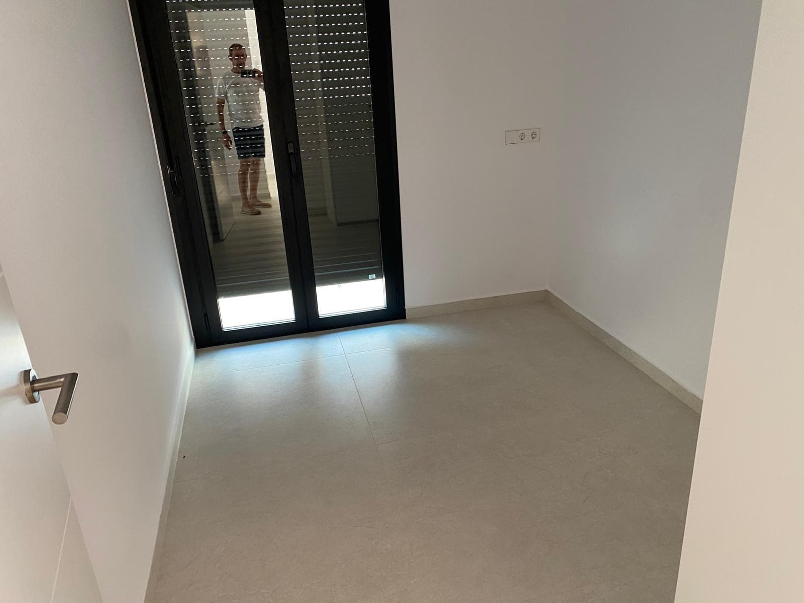 Exclusiva planta baja de obra nueva con jardín privado y parking en Can Escandell