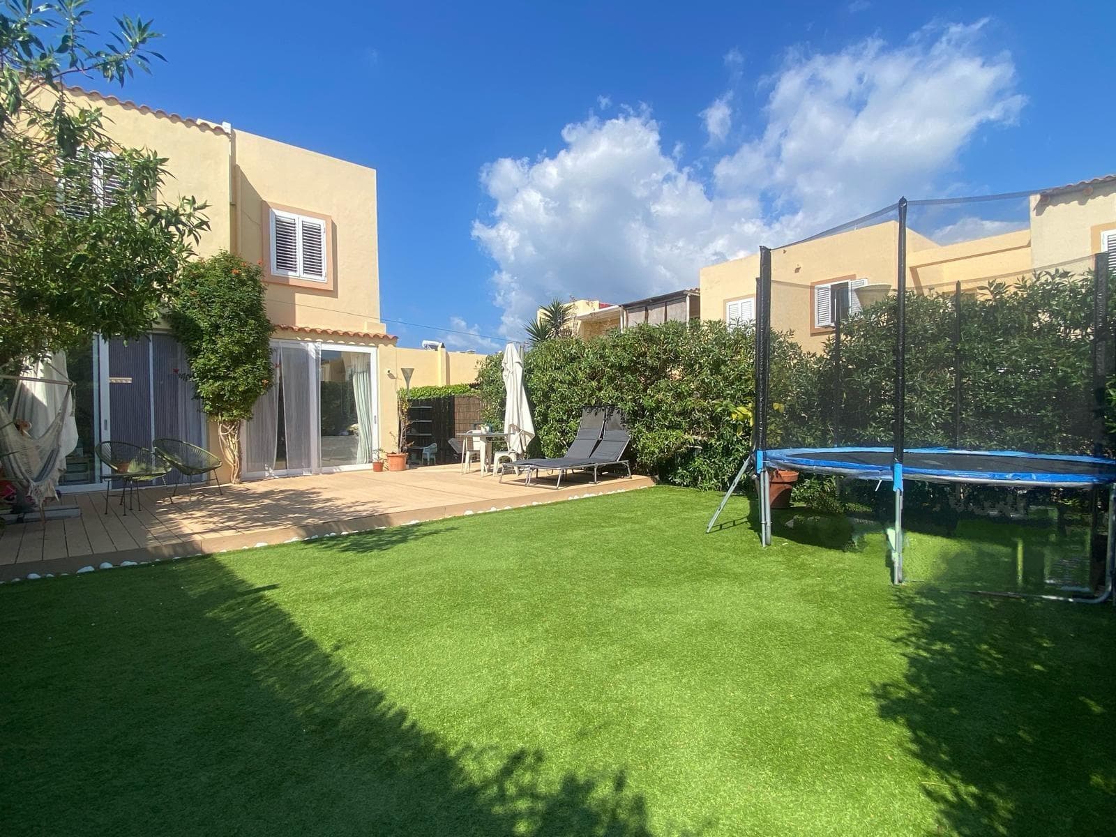 CHALET 110M2 MAS TERRAZA 90M2 4 HABITACIONES 2 BAÑOS PARKIG PRIVADO Y JARDIN