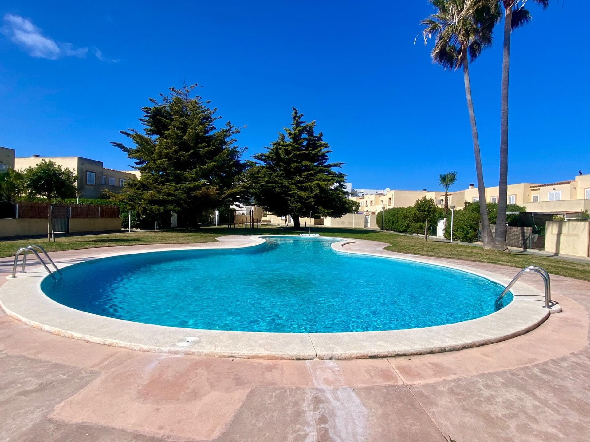 CHALET 110M2 MAS TERRAZA 90M2 4 HABITACIONES 2 BAÑOS PARKIG PRIVADO Y JARDIN