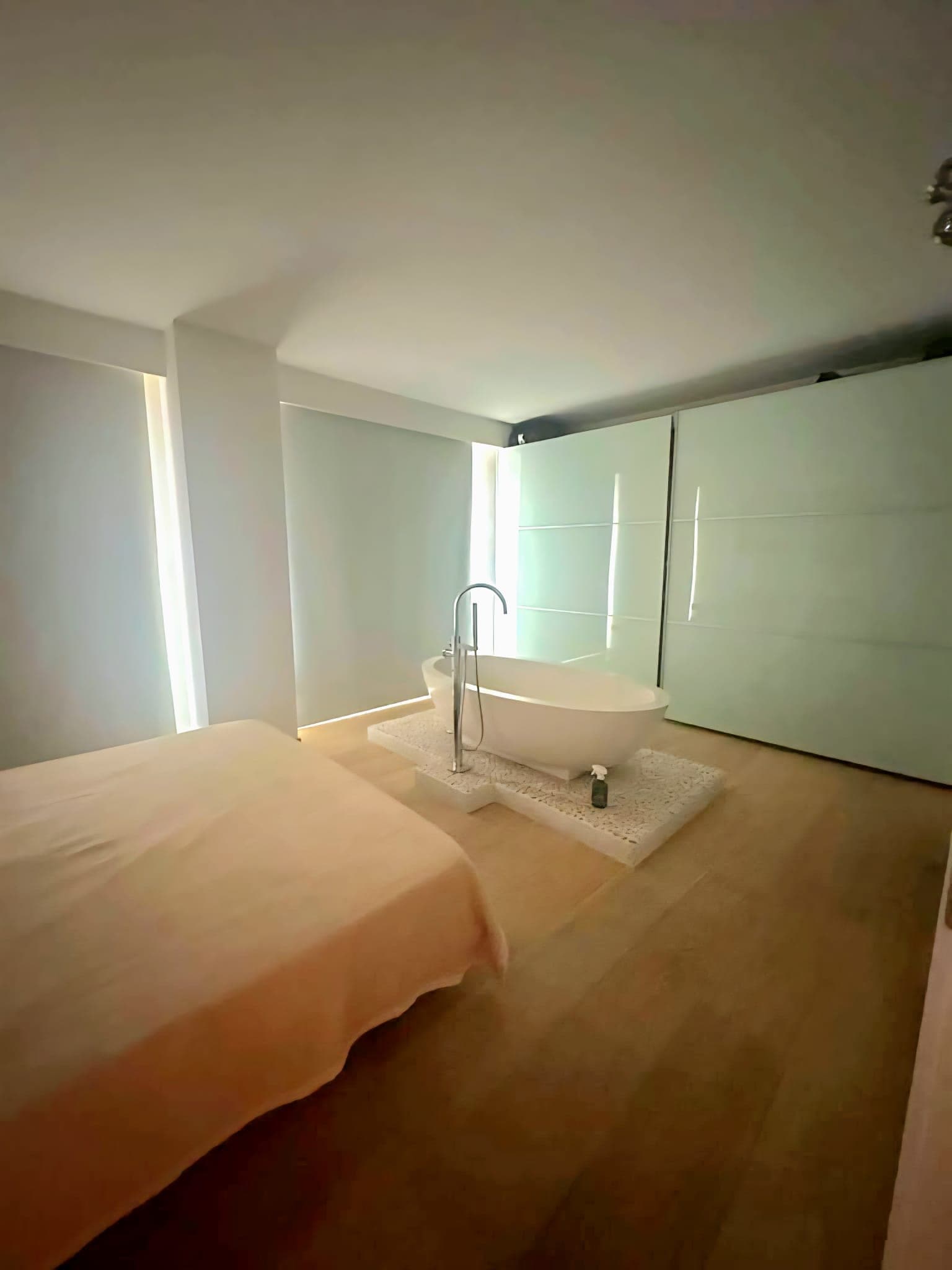 ALQUILER DE TEMPORADA PISO DE LUJO MARINA BOTAFOC