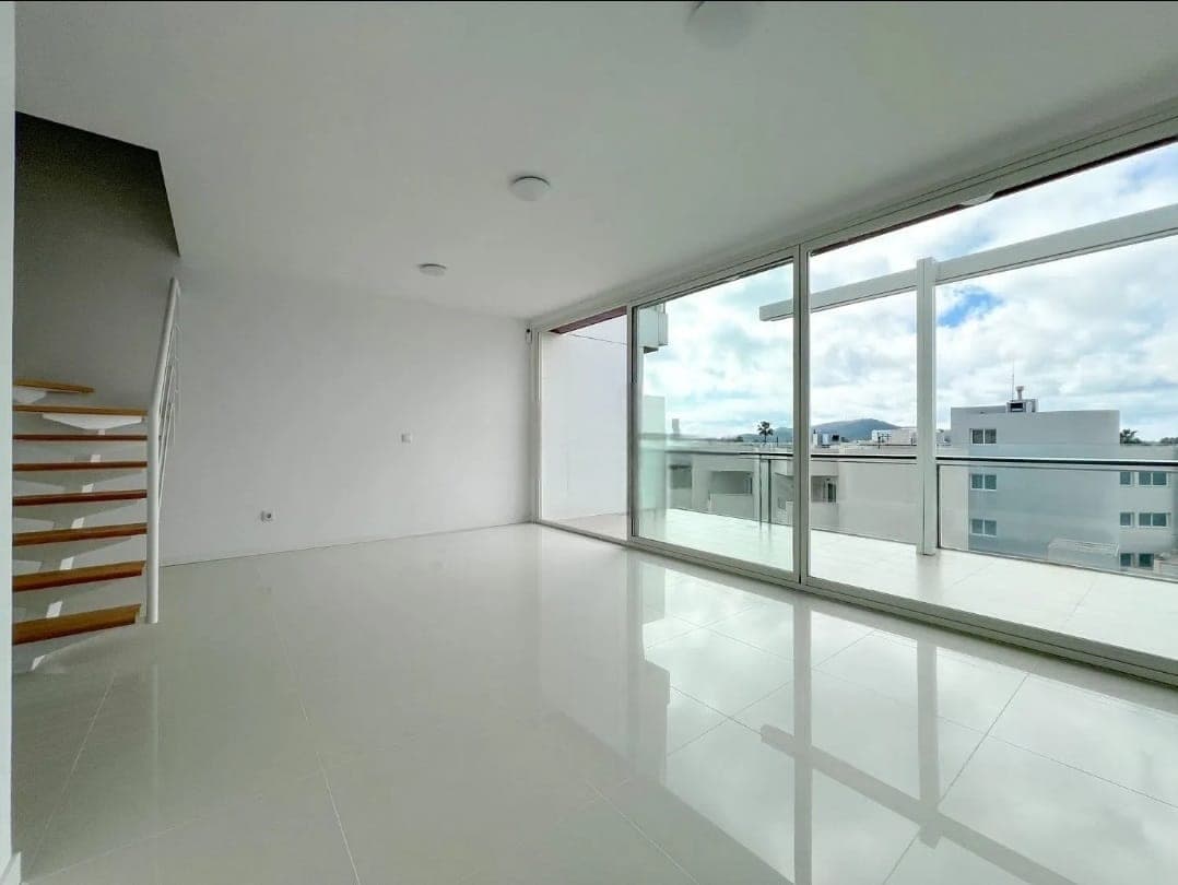 SE VENDE DUPLEX EN PLAYA DEN BOSSA