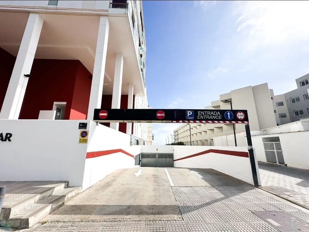 SE VENDE DUPLEX EN PLAYA DEN BOSSA
