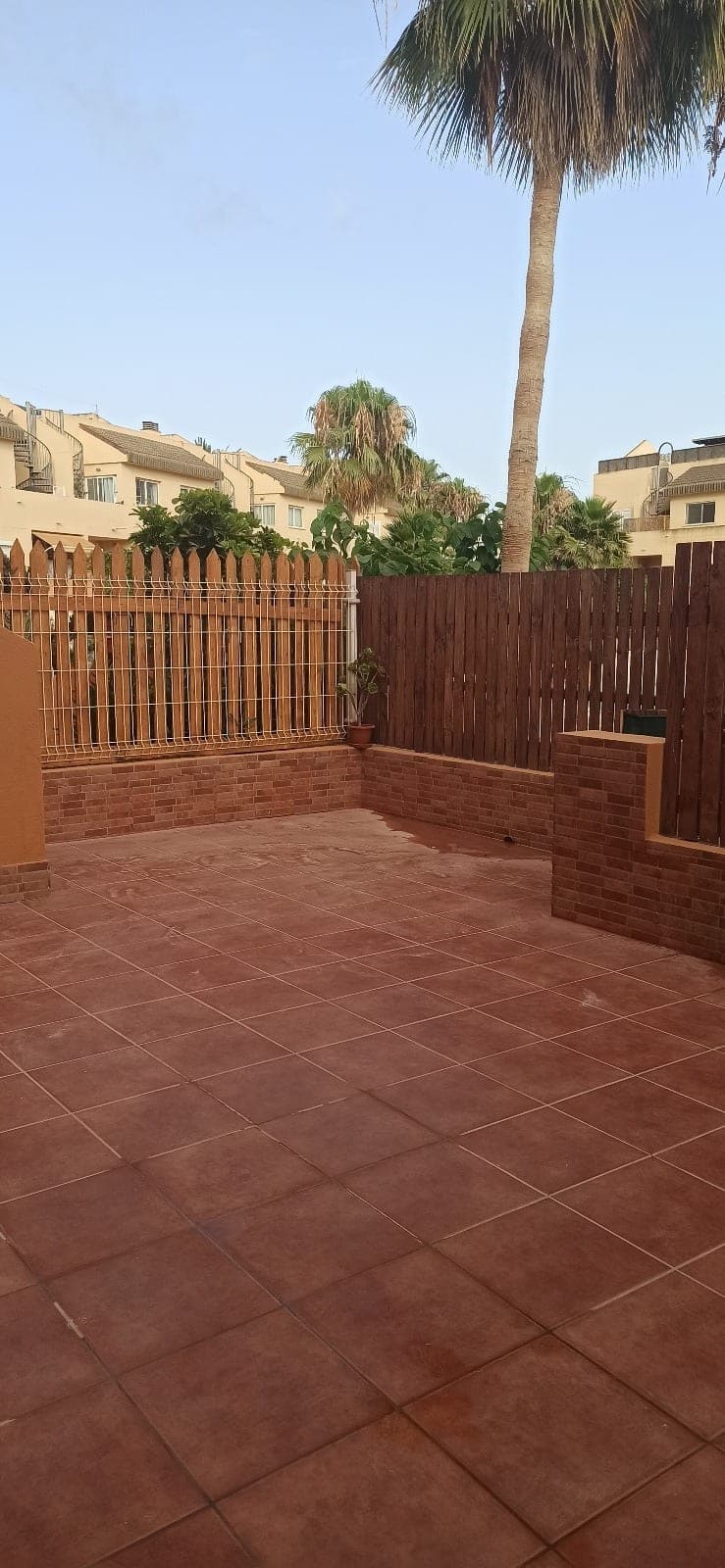 SE VENDE HERMOSA PLANTA BAJA EN PLAYA DEN BOSSA