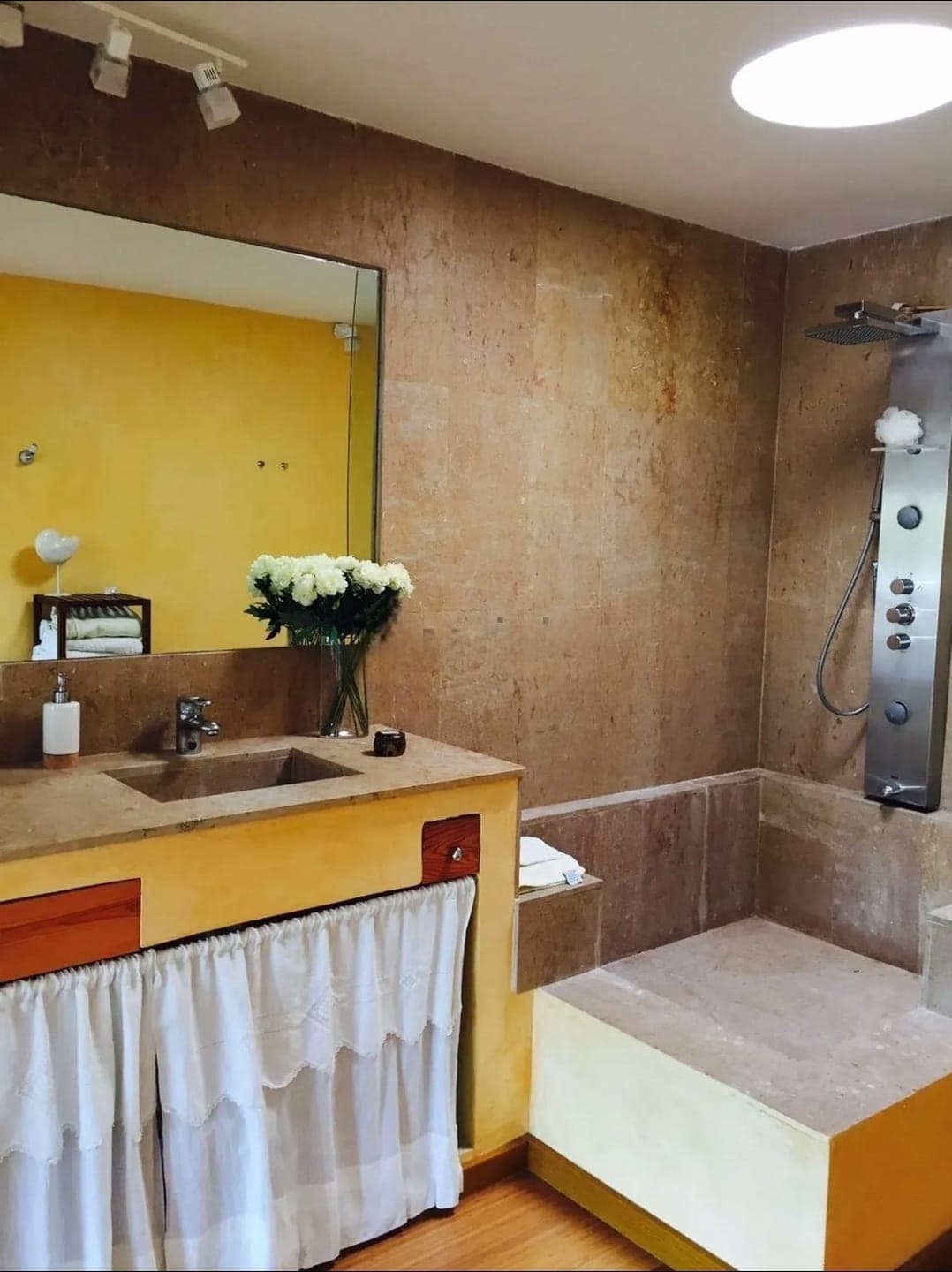 SE VENDE CHALET ADOSADO EN ROCA LLISA
