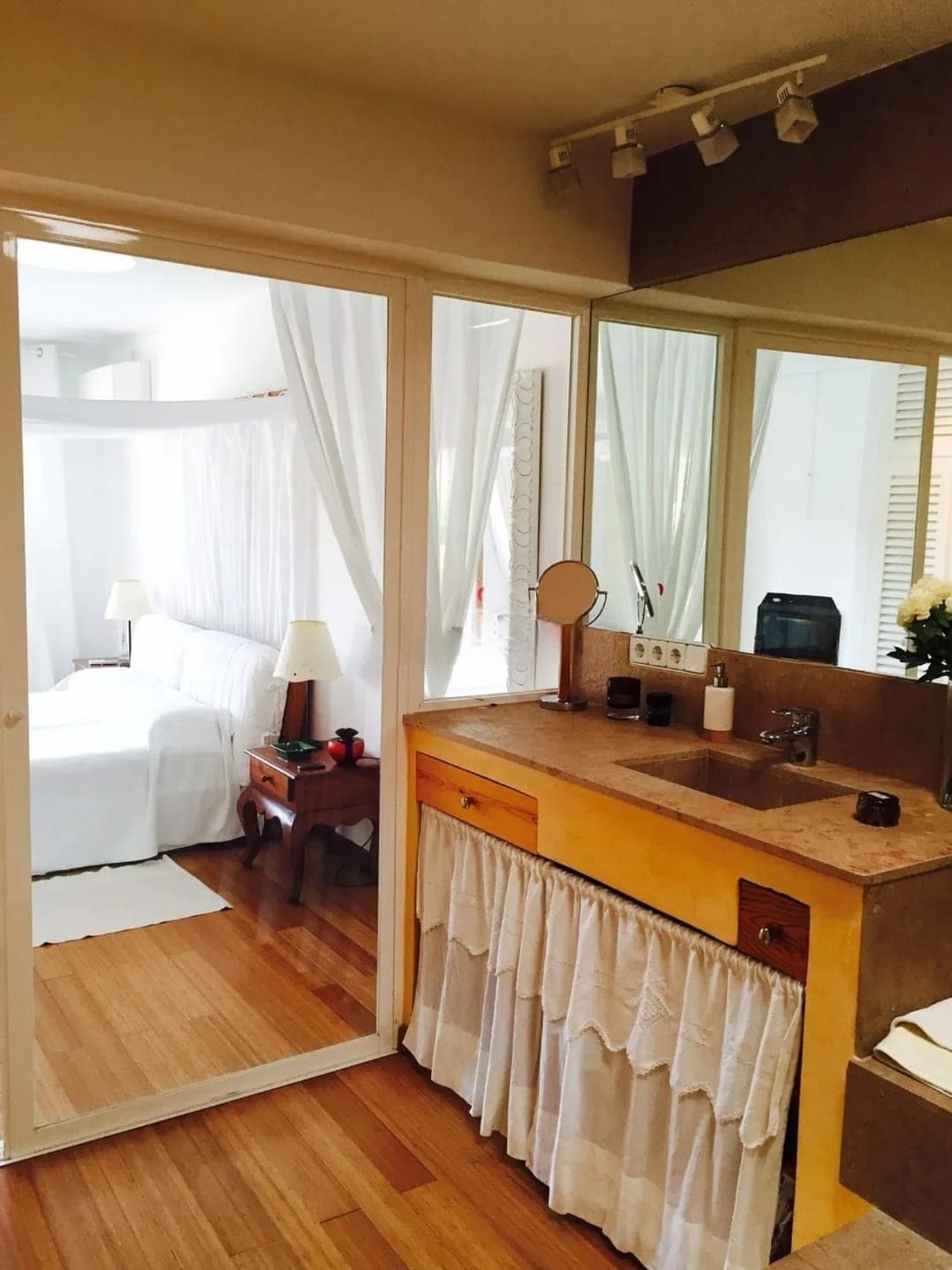 SE VENDE CHALET ADOSADO EN ROCA LLISA