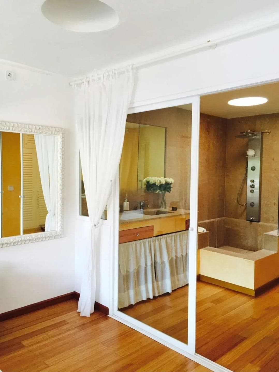SE VENDE CHALET ADOSADO EN ROCA LLISA