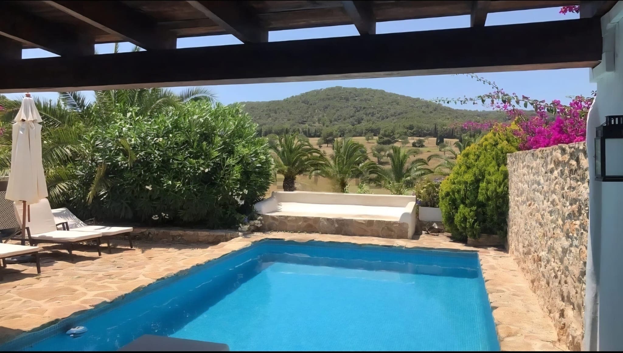 SE VENDE CHALET ADOSADO EN ROCA LLISA