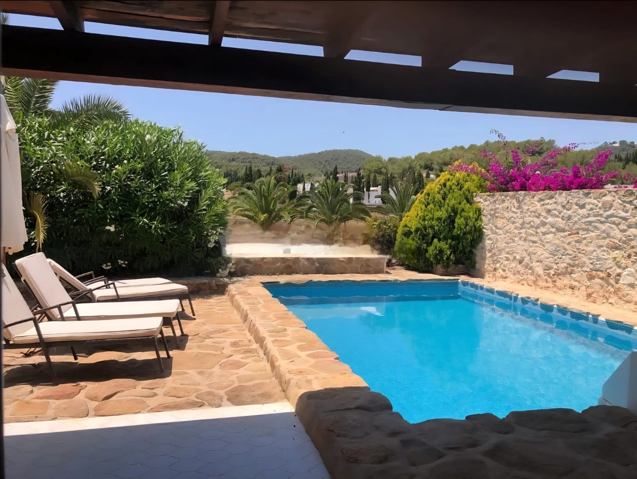 SE VENDE CHALET ADOSADO EN ROCA LLISA