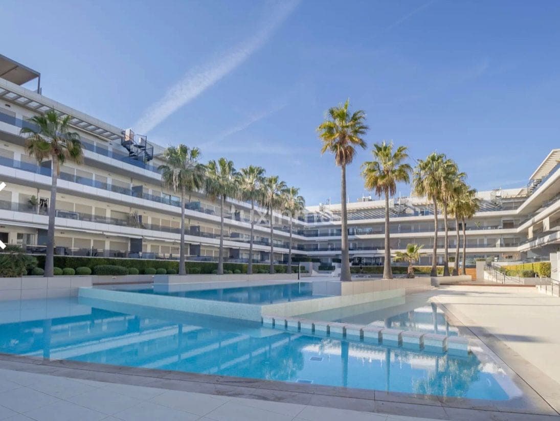 VENTA DE PRECIOSO PISO EN ROYAL BEACH