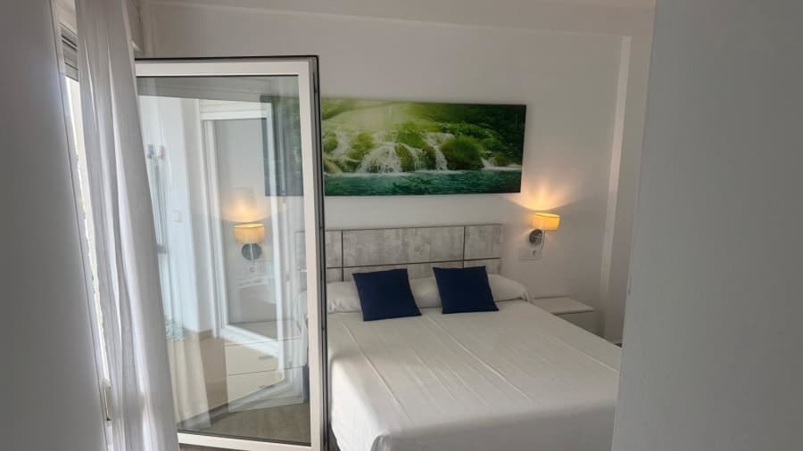PRECIOSO PISO EN ALQUILER CON VISTAS AL MAR – SANTA EULÀRIA, IBIZA