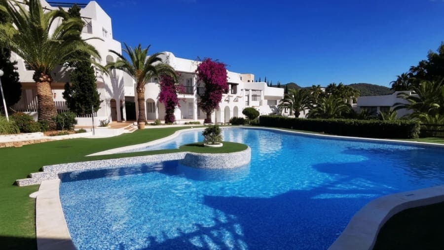 Encantador apartamento en planta baja con terraza y piscina comunitaria en Siesta